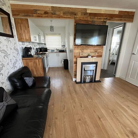 Signature, Scratby - Two Bed Chalet, Sleeps 7, Free Wi-Fi, Bed Linen And Towels Included, Pets Welcome And Onsite Entertainment Available Kültér fotó