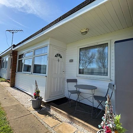 Signature, Scratby - Two Bed Chalet, Sleeps 7, Free Wi-Fi, Bed Linen And Towels Included, Pets Welcome And Onsite Entertainment Available Kültér fotó