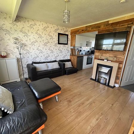 Signature, Scratby - Two Bed Chalet, Sleeps 7, Free Wi-Fi, Bed Linen And Towels Included, Pets Welcome And Onsite Entertainment Available Kültér fotó