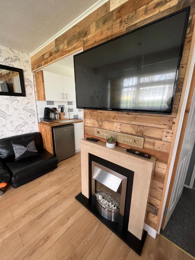 Signature, Scratby - Two Bed Chalet, Sleeps 7, Free Wi-Fi, Bed Linen And Towels Included, Pets Welcome And Onsite Entertainment Available Kültér fotó