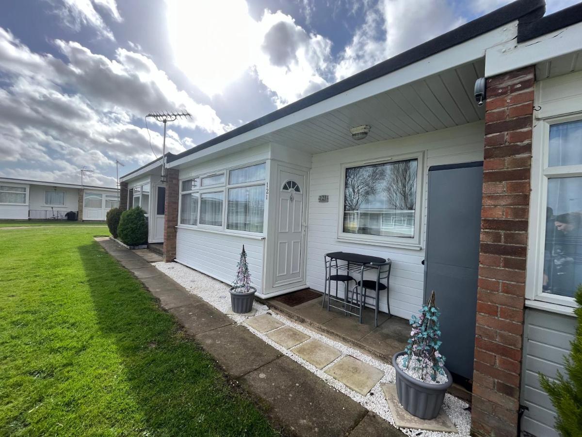 Signature, Scratby - Two Bed Chalet, Sleeps 7, Free Wi-Fi, Bed Linen And Towels Included, Pets Welcome And Onsite Entertainment Available Kültér fotó