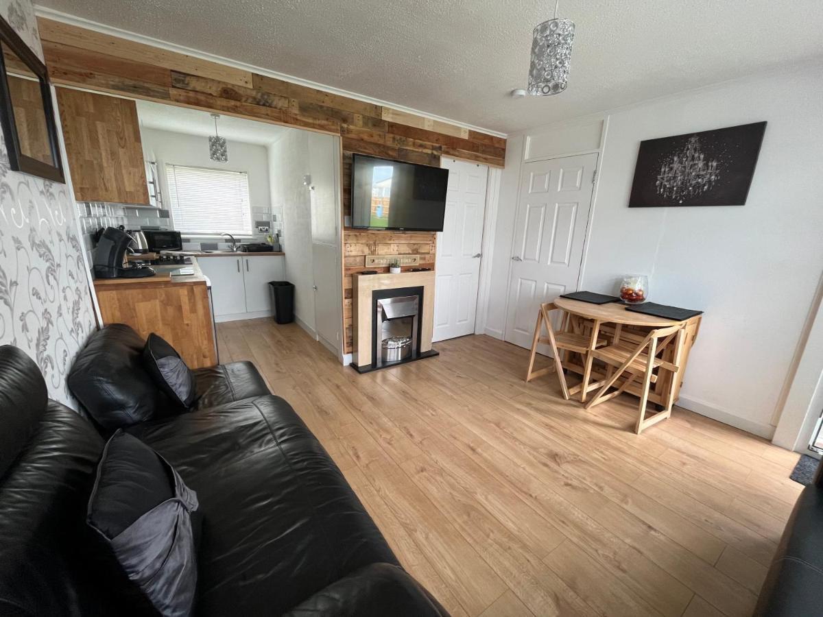 Signature, Scratby - Two Bed Chalet, Sleeps 7, Free Wi-Fi, Bed Linen And Towels Included, Pets Welcome And Onsite Entertainment Available Kültér fotó