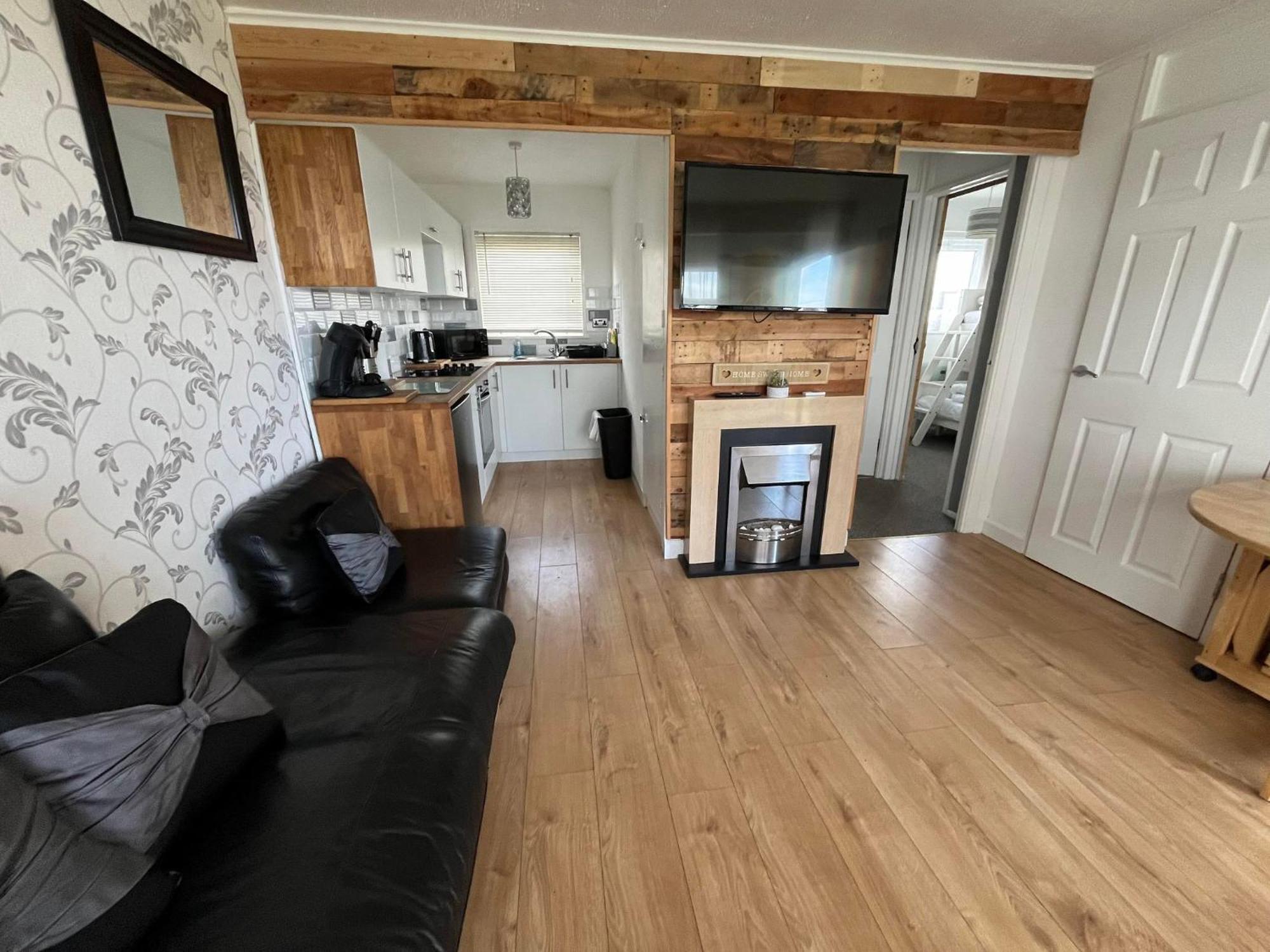 Signature, Scratby - Two Bed Chalet, Sleeps 7, Free Wi-Fi, Bed Linen And Towels Included, Pets Welcome And Onsite Entertainment Available Kültér fotó
