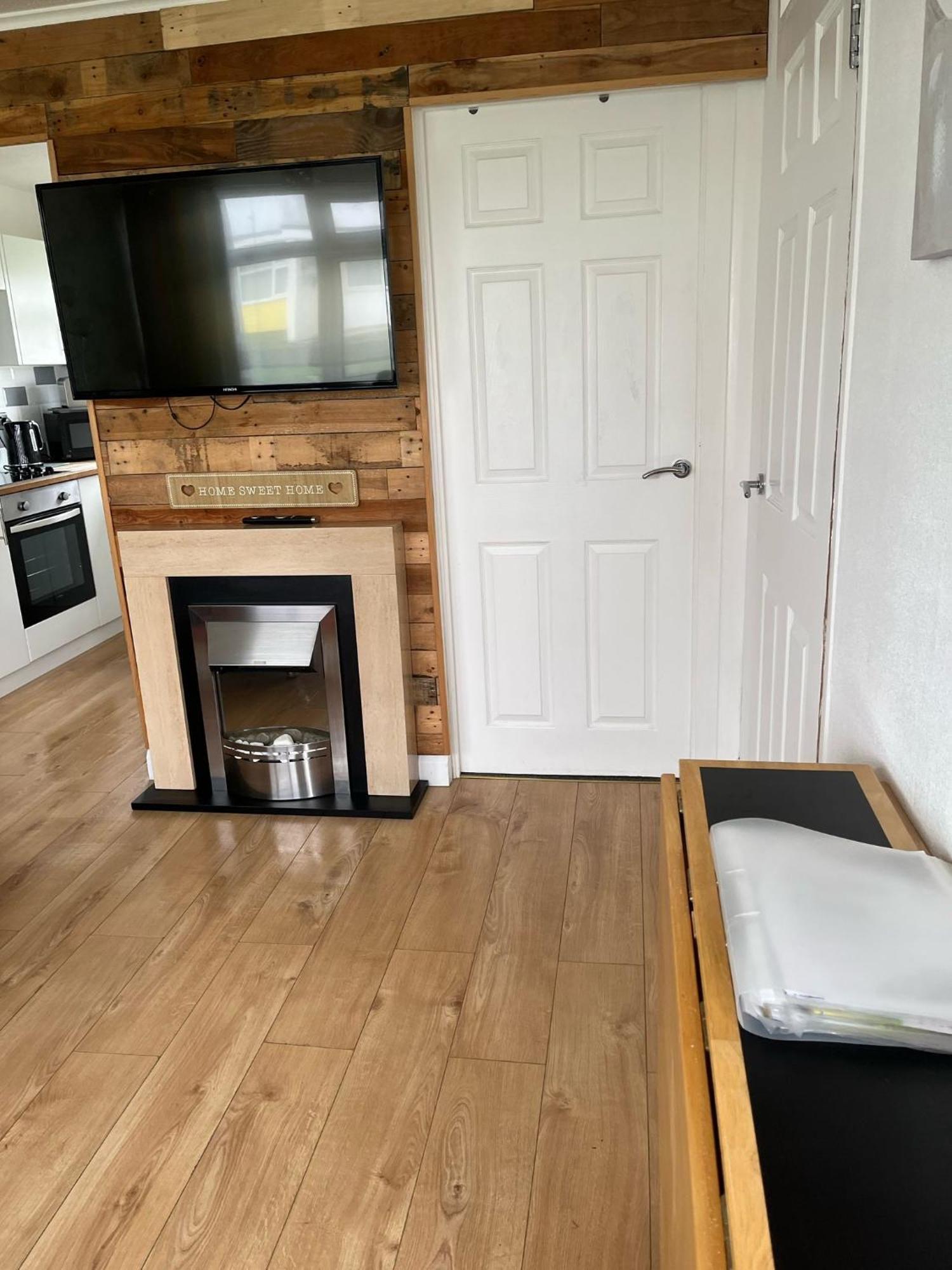 Signature, Scratby - Two Bed Chalet, Sleeps 7, Free Wi-Fi, Bed Linen And Towels Included, Pets Welcome And Onsite Entertainment Available Kültér fotó